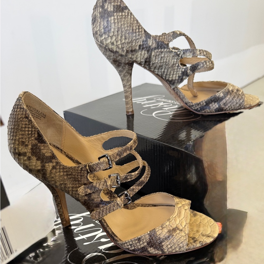 GORGEOUS LEATHER ANIMAL PRINT HEELS - SZ 10
